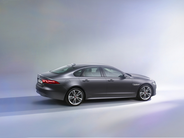 Jaguar XF 3.0 AWD R-Sport Jaguar XF 3.0 AWD R-Sport