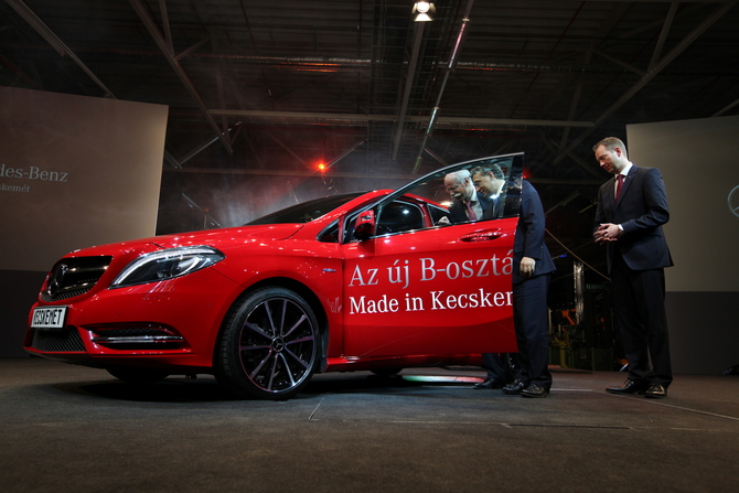 Mercedes-Benz Begins Building B-Class in Hungary Mercedes-Benz Begins Building B-Class in Hungary