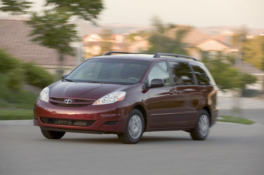 photo courtesy of: Toyota. Toyota Sienna LE FWD with 7 Passenger Seating. basic info. spec rating. Top Speed --. Acceleration (0-100 km/h)