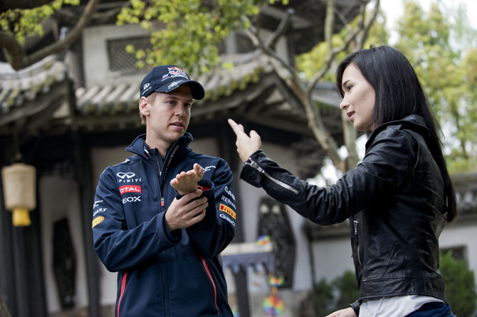 Sebastian Vettel aprende movimentos de Kung Fu Sebastian Vettel aprende movimentos de Kung Fu