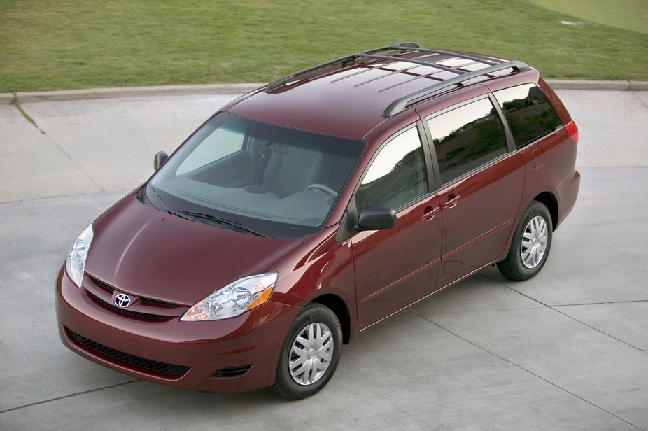 Toyota Sienna CE FWD with 7 Passenger Seating :: 1 photo :: autoviva.com