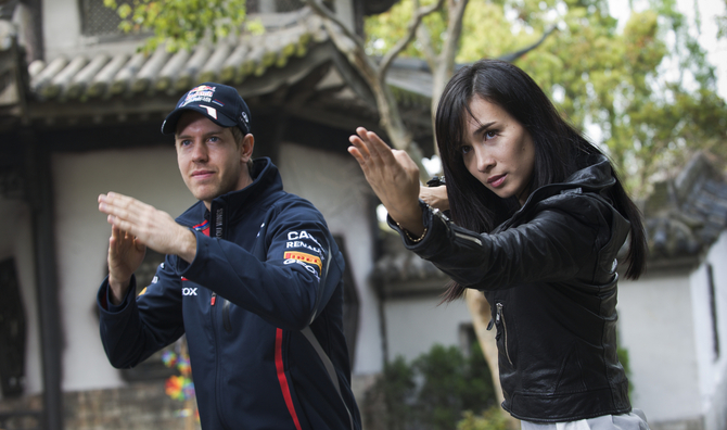 Sebastian Vettel aprende movimentos de Kung Fu Sebastian Vettel aprende movimentos de Kung Fu