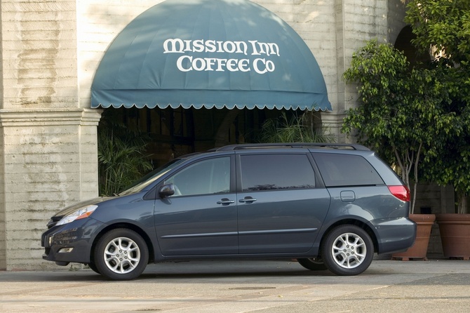 Toyota Sienna XLE Limited FWD Toyota Sienna XLE Limited FWD