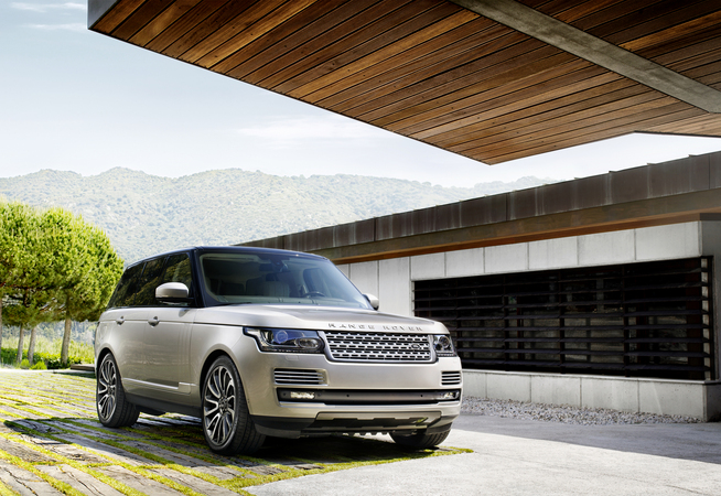 A Land Rover pretende que o Range Rover híbrido produza emissões de CO2 de 169g/km A Land Rover pretende que o Range Rover híbrido produza emissões de CO2 de 169g/km
