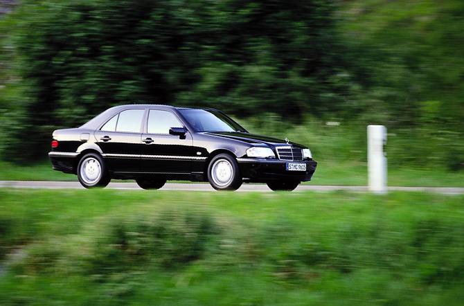 Mercedes-Benz C 230 AT Mercedes-Benz C 230 AT