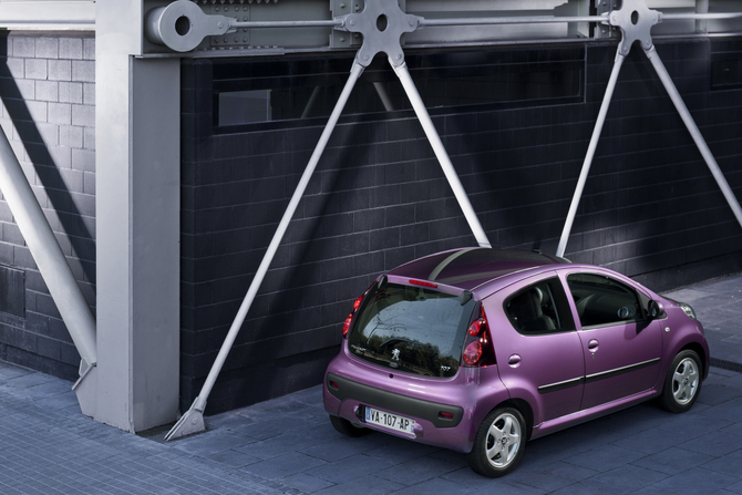 Renewed Peugeot 107 Has Daytime Running LEDs and Better Emissions Renewed Peugeot 107 Has Daytime Running LEDs and Better Emissions