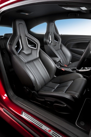 Vauxhall Astra VXR Packs 280PS and 155mpg Top Speed Vauxhall Astra VXR Packs 280PS and 155mpg Top Speed