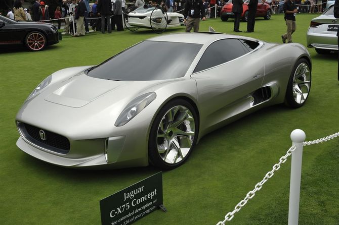 Os primeiros protótipos do C-X75 usavam um motor a turbina para alimentar os motores elétricos Os primeiros protótipos do C-X75 usavam um motor a turbina para alimentar os motores elétricos