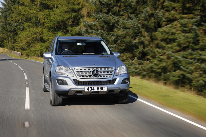 Mercedes-Benz ML 300 CDI BlueEfficiency 4Matic Mercedes-Benz ML 300 CDI BlueEfficiency 4Matic