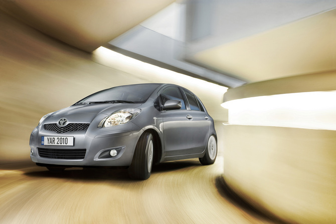 Toyota Yaris 1.0 VVT-i (10) Toyota Yaris 1.0 VVT-i (10)