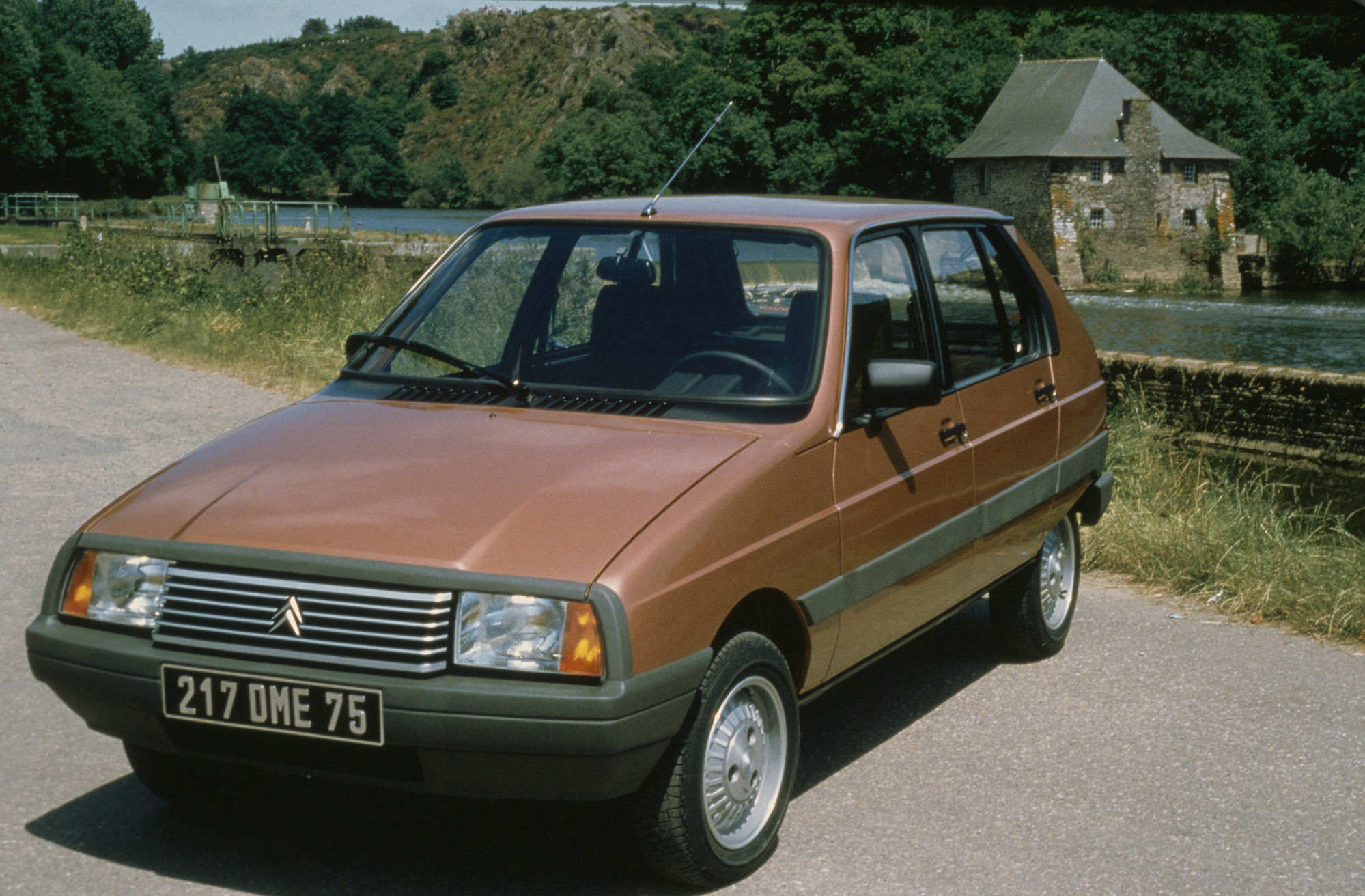Citroen Visa Super E Had One Of These Quirky Hatchbacks Was Really Comfortable Voiture Vintage Voiture Citroen
