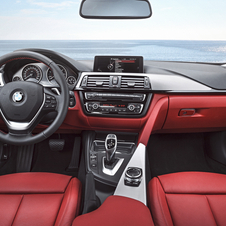 À l’arrière, les sièges au modelé typé soulignent l’orientation sportive de la BMW Série 4 Coupé