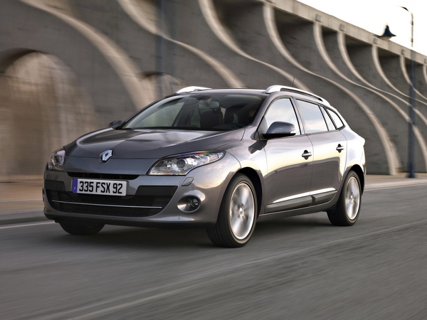 Renault Mégane III Sports Tourer 1.5 dCi 110cv FAP ECO2 AT EDC Dynamique S Renault Mégane III Sports Tourer 1.5 dCi 110cv FAP ECO2 AT EDC Dynamique S