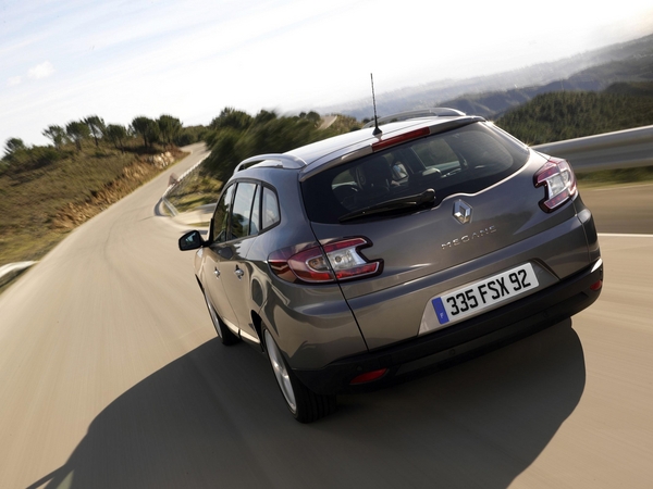 Renault Mégane III Sports Tourer 1.5 dCi 110cv FAP ECO2 AT EDC Dynamique S Renault Mégane III Sports Tourer 1.5 dCi 110cv FAP ECO2 AT EDC Dynamique S