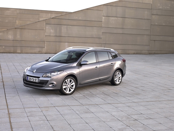 Renault Mégane III Sports Tourer 1.5 dCi 110cv FAP ECO2 AT EDC Dynamique S Renault Mégane III Sports Tourer 1.5 dCi 110cv FAP ECO2 AT EDC Dynamique S