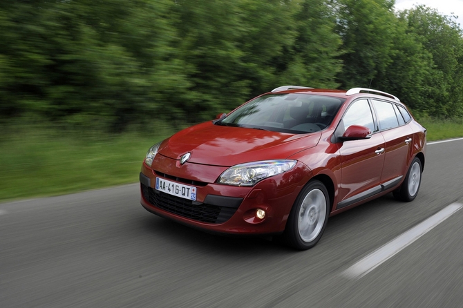 Renault Mégane III Sports Tourer 1.5 dCi 110cv FAP ECO2 AT EDC Dynamique S Renault Mégane III Sports Tourer 1.5 dCi 110cv FAP ECO2 AT EDC Dynamique S