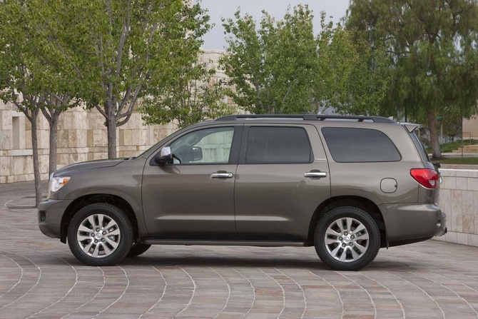 Toyota Sequoia SR5 5.7L 4X2 Toyota Sequoia SR5 5.7L 4X2