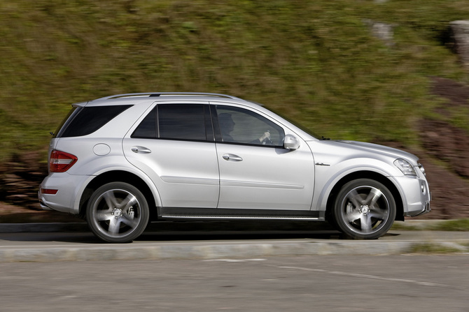 Mercedes-Benz ML 63 AMG Auto. (FL) Mercedes-Benz ML 63 AMG Auto. (FL)