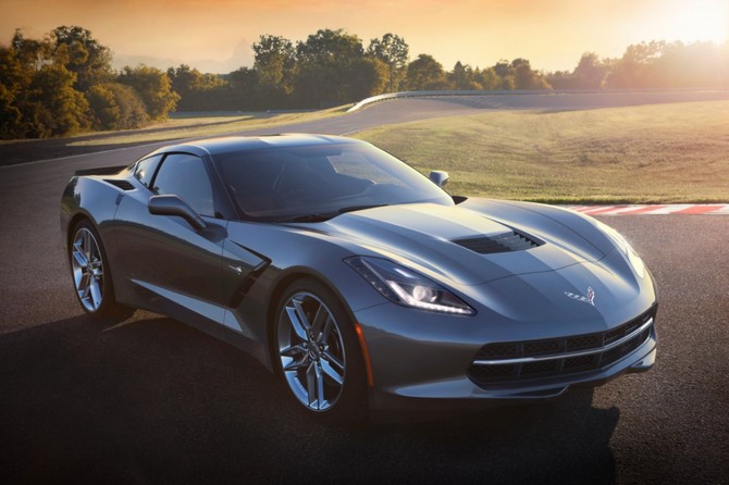 Um felizardo terá a sorte, ou a carteira suficiente, para ser o proprietário do primeiro Corvette Um felizardo terá a sorte, ou a carteira suficiente, para ser o proprietário do primeiro Corvette