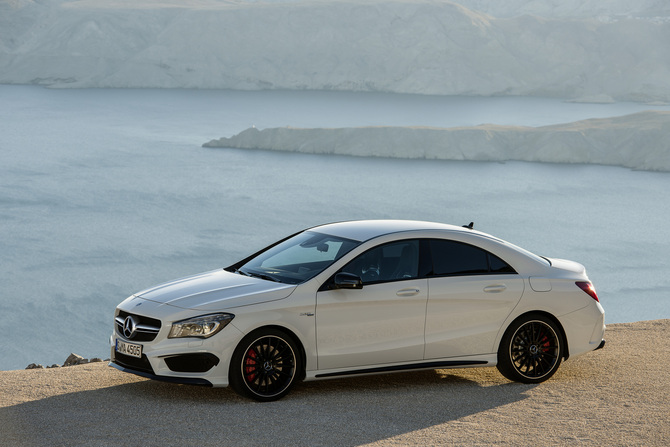 O CLA é uma das grandes apostas da Mercedes para tentar alcançar a liderança no mercado premium O CLA é uma das grandes apostas da Mercedes para tentar alcançar a liderança no mercado premium