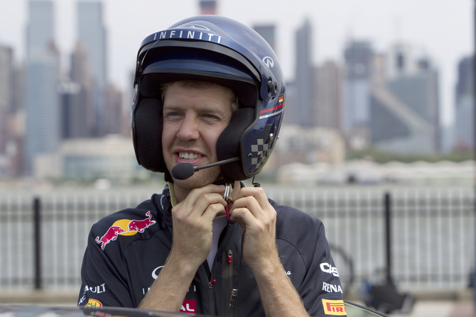 Atrás de Vettel conseguimos ver Manhattan Atrás de Vettel conseguimos ver Manhattan