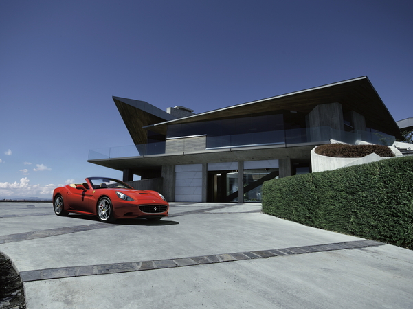 Ferrari has photographed the California in iconic locations in California Ferrari has photographed the California in iconic locations in California