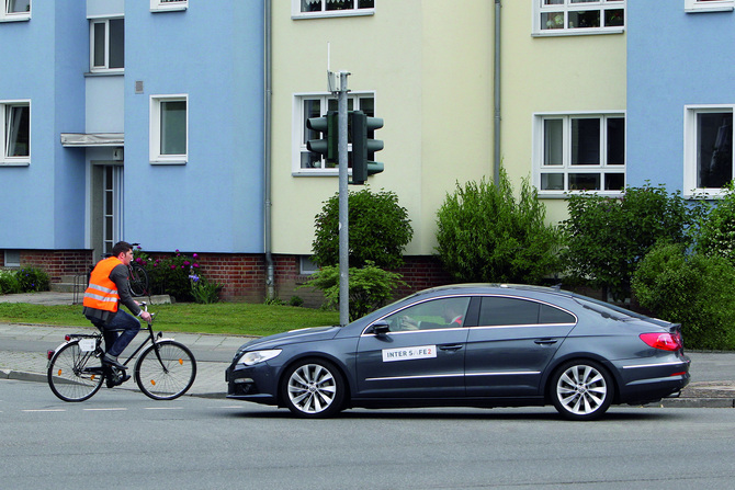 A Volkswagen está a trabalhar em câmaras e sensores mais avançados para tornar a condução mais segura A Volkswagen está a trabalhar em câmaras e sensores mais avançados para tornar a condução mais segura