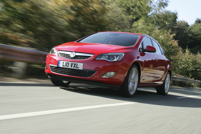 Vauxhall Astra Hatchback 2.0 CDTi ecoFLEX Elite S/S Vauxhall Astra Hatchback 2.0 CDTi ecoFLEX Elite S/S