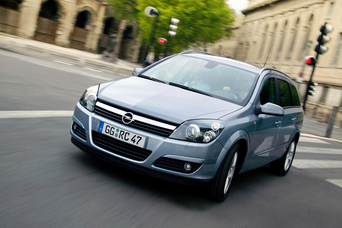 Opel Astra Caravan 1.9 CDTI DPF 150cv Cosmo Plus Opel Astra Caravan 1.9 CDTI DPF 150cv Cosmo Plus
