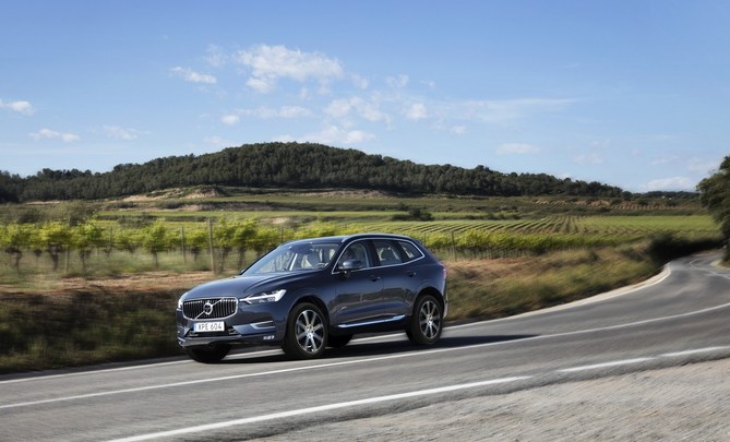 Volvo XC60 D5 Momentum AWD Geartronic Volvo XC60 D5 Momentum AWD Geartronic