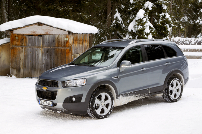 Chevrolet Captiva Crossover 3.0 DI VVT LTZ AWD Chevrolet Captiva Crossover 3.0 DI VVT LTZ AWD