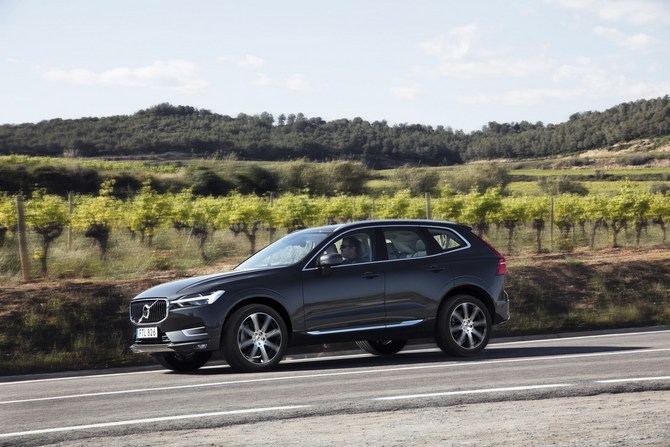 Volvo XC60 T8 PHEV Momentum AWD Geartronic Volvo XC60 T8 PHEV Momentum AWD Geartronic
