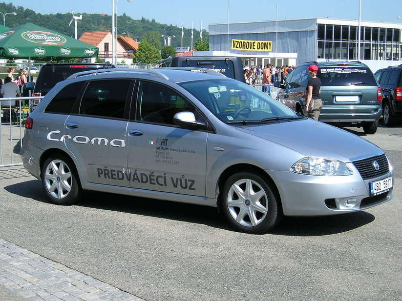 Fiat Croma 2.2 MPI 16v :: 2 photos and 70 specs :: autoviva.com