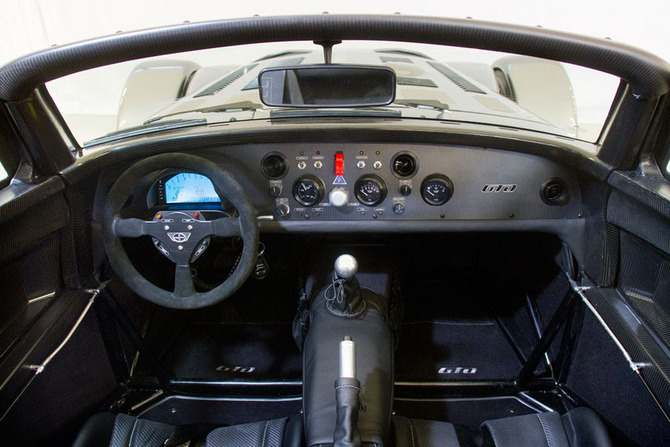 The interior is bare bones but uses high quality materials. The interior is bare bones but uses high quality materials.