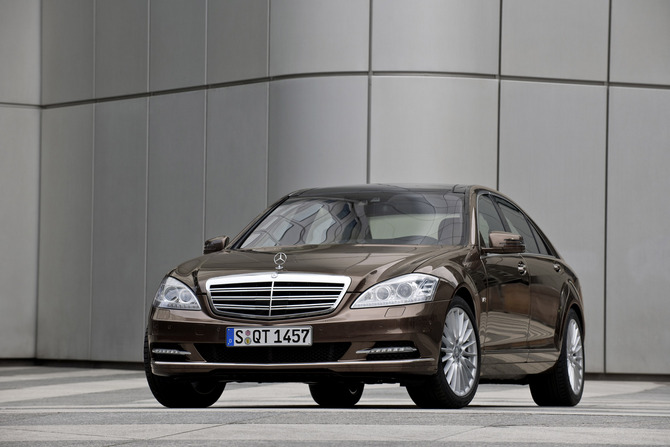 Mercedes-Benz S 350 CDI Auto BlueEfficiency (FL) Mercedes-Benz S 350 CDI Auto BlueEfficiency (FL)
