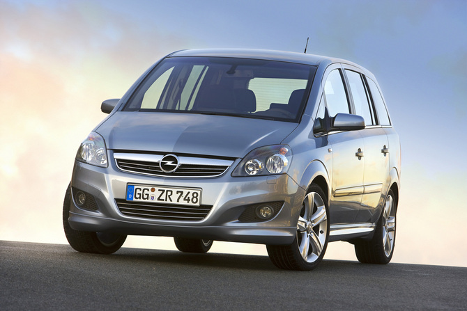 Opel Astra Caravan 1.7 CDTI 110cv Cosmo Plus ecoFLEX Opel Astra Caravan 1.7 CDTI 110cv Cosmo Plus ecoFLEX