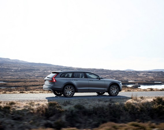 Volvo V90 Cross Country D4 Pro AWD Volvo V90 Cross Country D4 Pro AWD