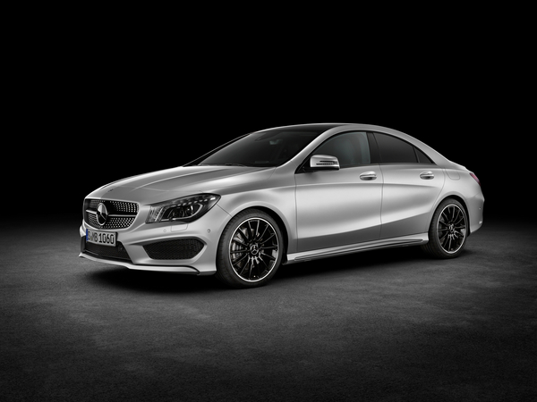 Le Coupé CLA reprend le design du Concept Style Coupé qu’il transpose désormais à la série. Le Coupé CLA reprend le design du Concept Style Coupé qu’il transpose désormais à la série.