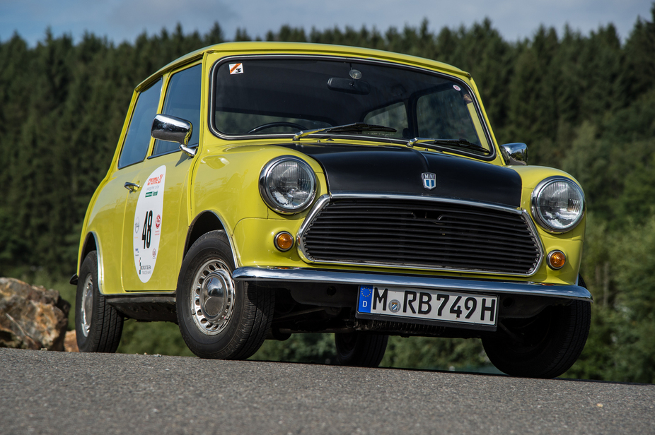 Mr Bean S Mini Racing In Youngtimer Rally In Spa News
