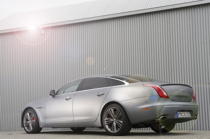 Jaguar XJ Speed Ring Taxi Jaguar XJ Speed Ring Taxi