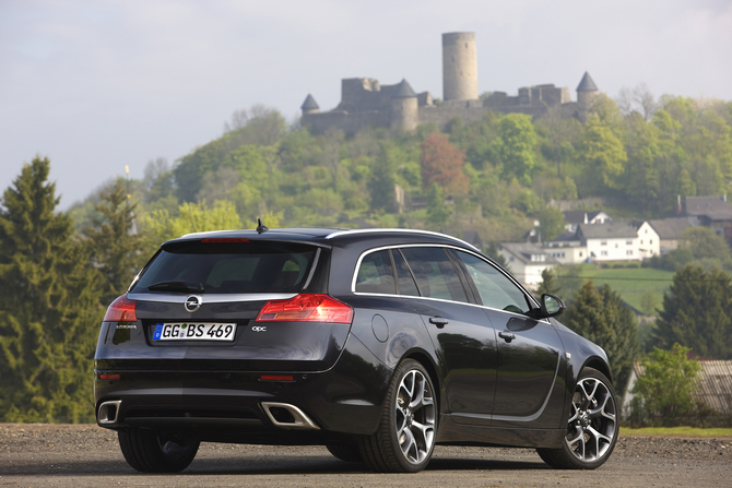 Opel Insignia OPC Sports Tourer AT Opel Insignia OPC Sports Tourer AT