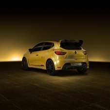 Combina a carroçaria compacta e leve do Clio RS como o motor e a caixa manual do Mégane RS 275 Trophy-R