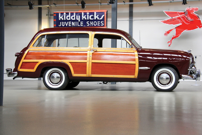 Ford V-8 Custom Station Wagon Ford V-8 Custom Station Wagon