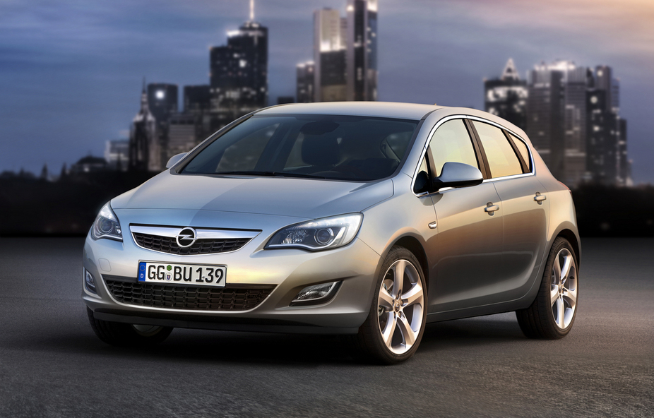 Opel Astra 2 0 Cdti Dpf Cosmo 3 Photos And 57 Specs Autoviva Com