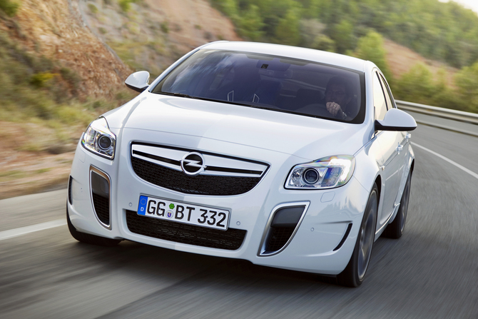 Opel Insignia OPC AT Opel Insignia OPC AT