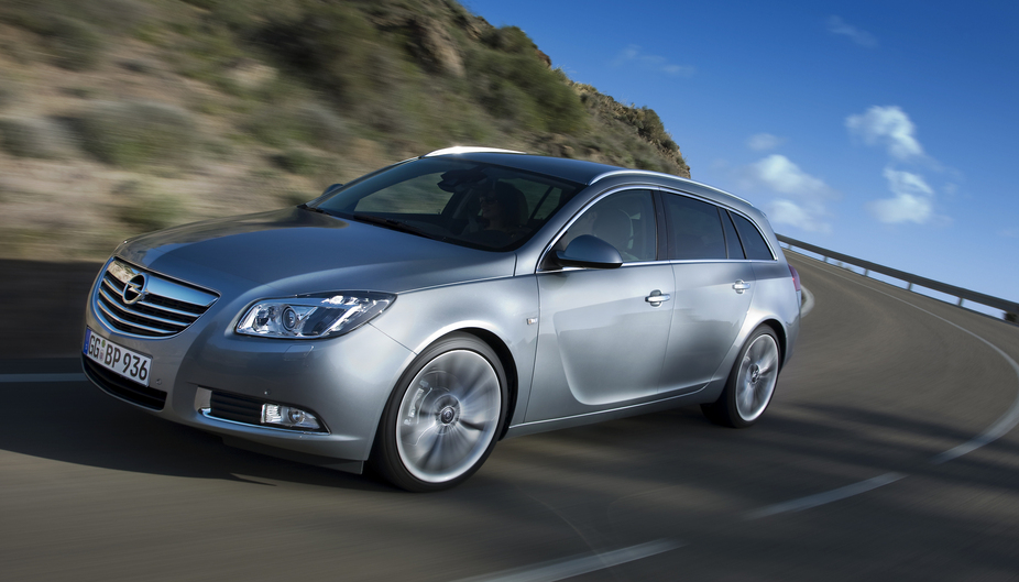 Opel Insignia Sports Tourer 2 0 Turbo Sport 4x4 1 Photo And 56 Specs Autoviva Com