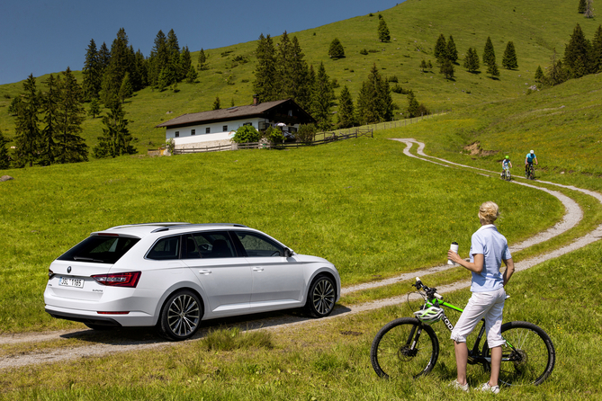Skoda Superb Combi 2.0 TSI DSG Skoda Superb Combi 2.0 TSI DSG