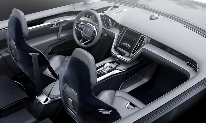 The infotainment system is similar to the Tesla Model S with a portrait touschscreen The infotainment system is similar to the Tesla Model S with a portrait touschscreen