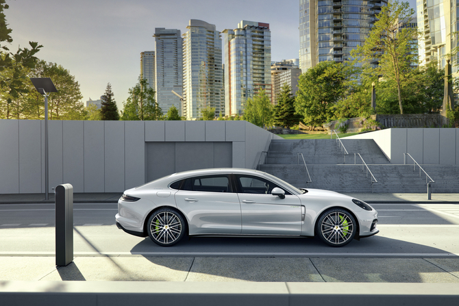 Porsche Panamera 4 E-Hybrid Executive Porsche Panamera 4 E-Hybrid Executive