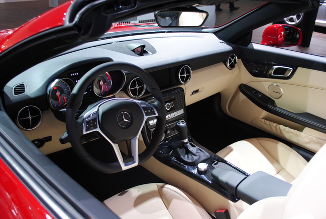 Mercedes-Benz SLK 350 BlueEFFICIENCY Mercedes-Benz SLK 350 BlueEFFICIENCY